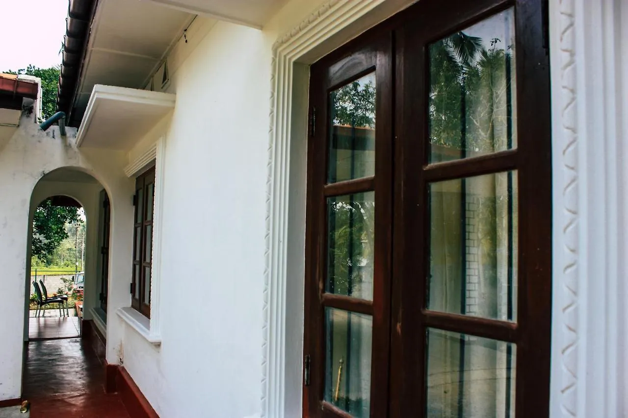 Benjohostel Katunayake Sri Lanka